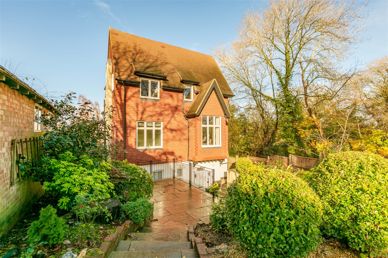 One Tree Hill Road, Guildford, GU4